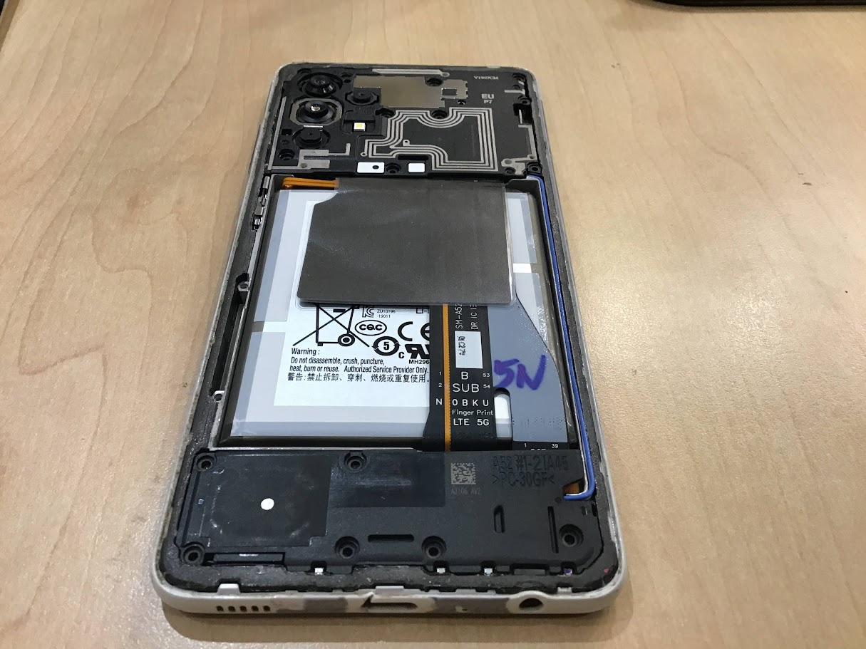 GalaxyA52のバッテリー交換ならデータそのまま修理可能なスマホ修理工房セレオ甲府店へ！